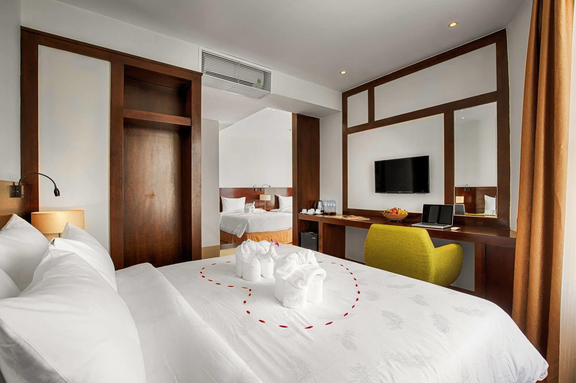 Sofia Suite Hotel Danang Esterno foto