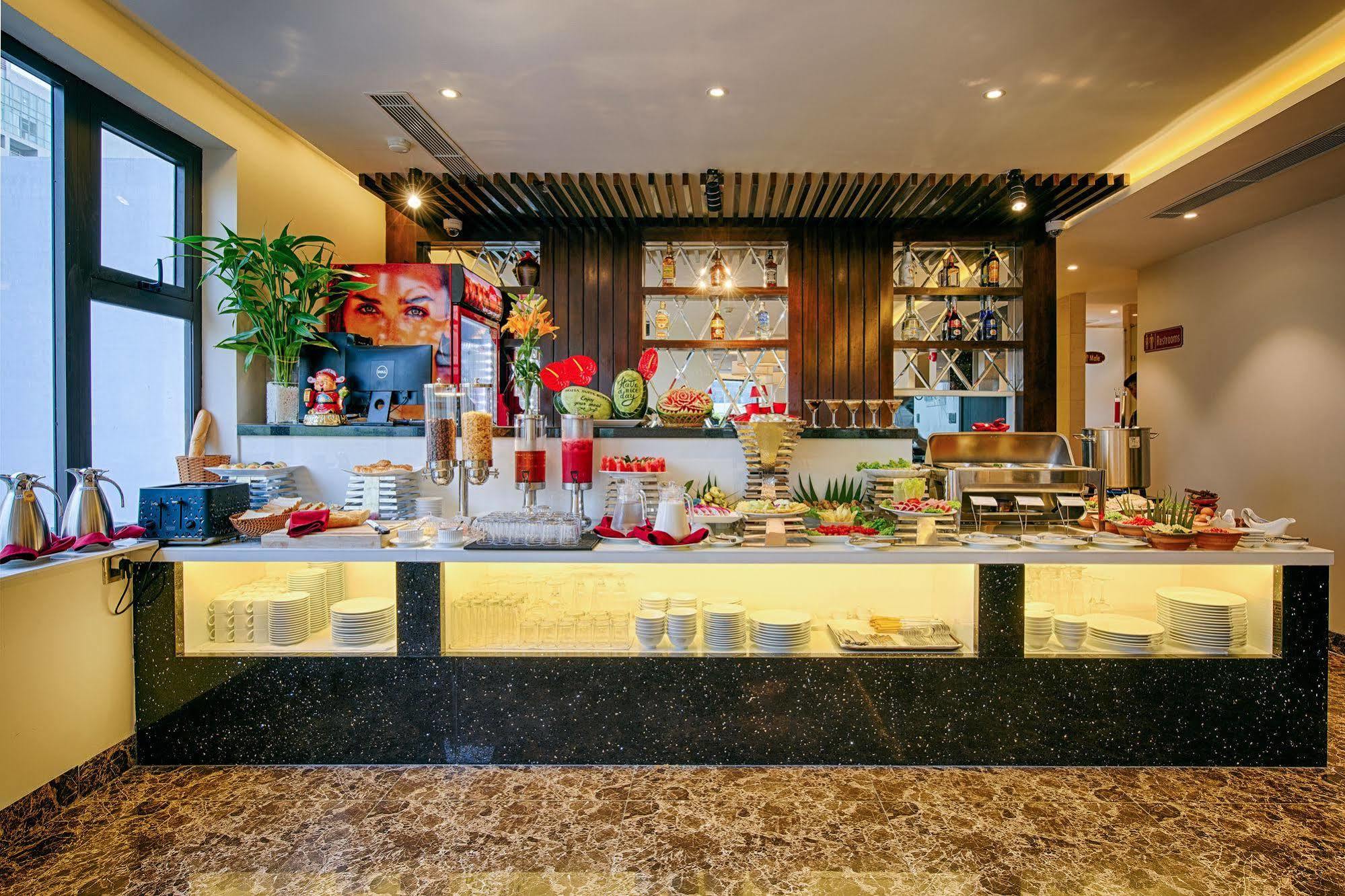 Sofia Suite Hotel Danang Esterno foto