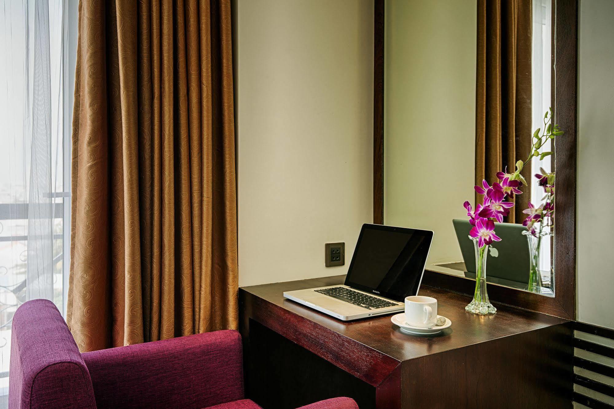 Sofia Suite Hotel Danang Esterno foto
